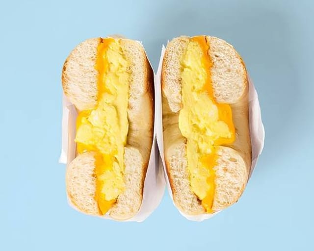 🍳 Egg & Cheese on a Bagel 🥯.