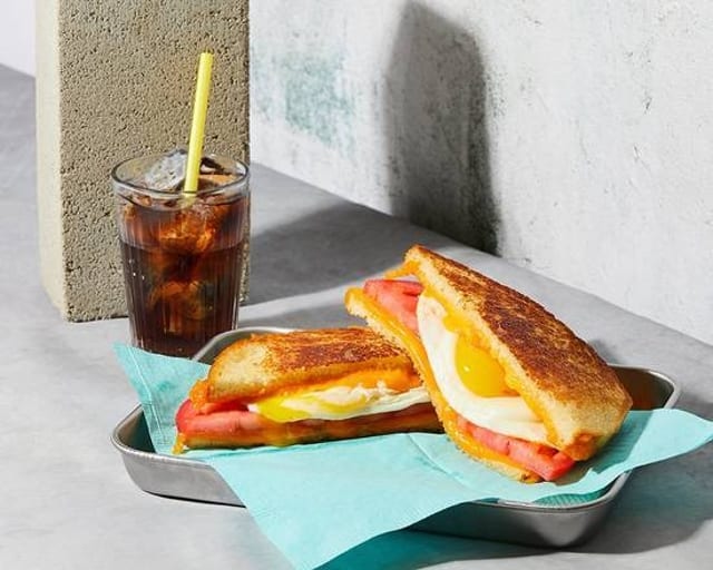 🍳 Breakfast Grilled 🧀 Cheese Sandwich.